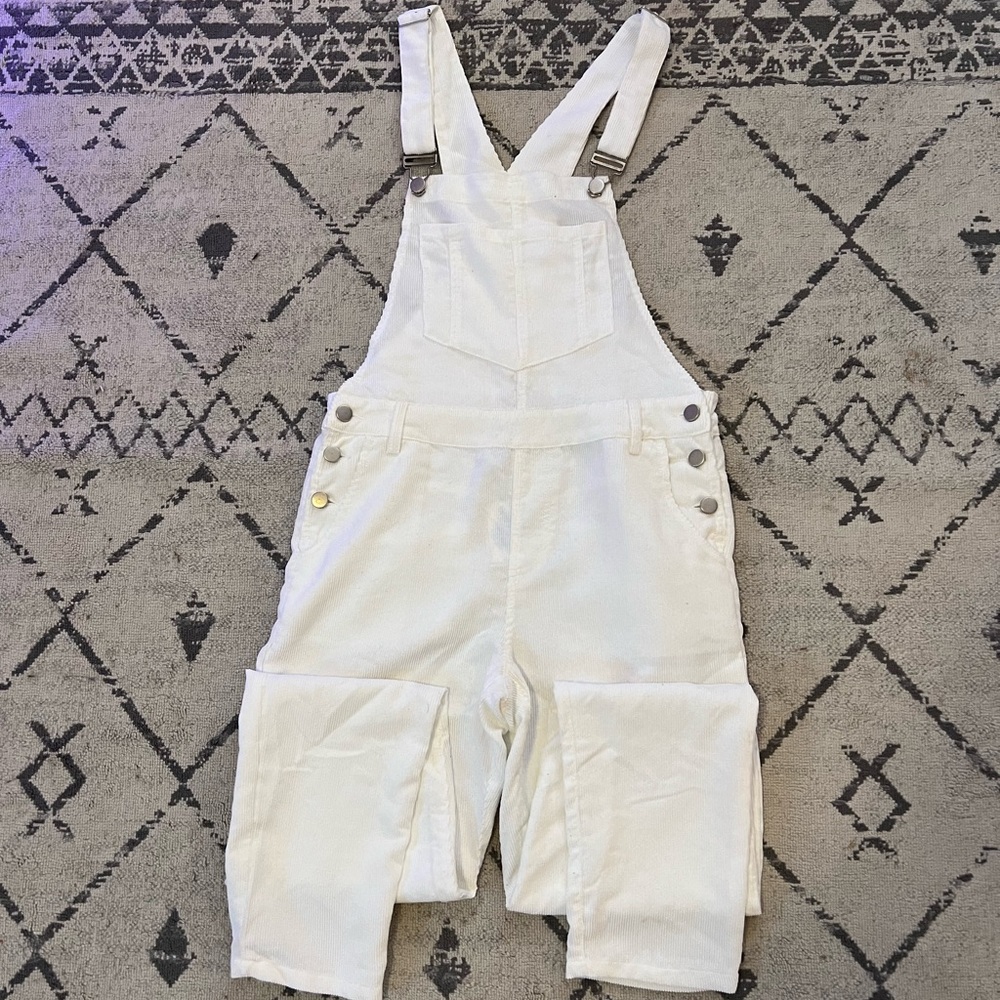 NWT Cloud Ten White Corduroy overalls. Womens Size Small